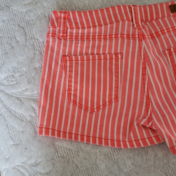 Pinstripe denim shorts - Picture 5 of 8